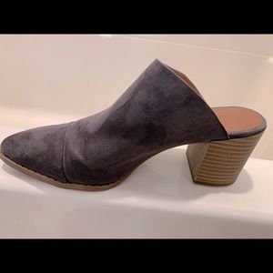 American Eagle Clogs